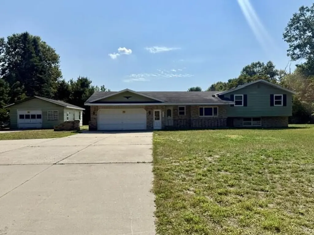 2115 E Sternberg Road Fruitport Charter Township MI 49444