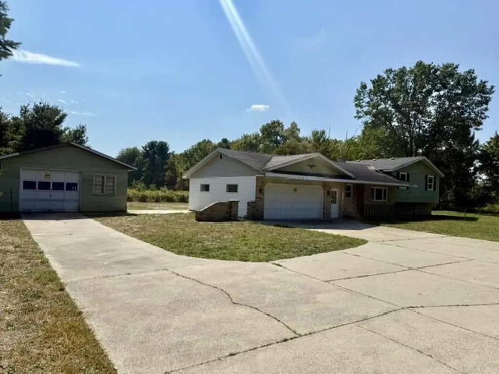 2115 E Sternberg Road Fruitport Charter Township MI 49444