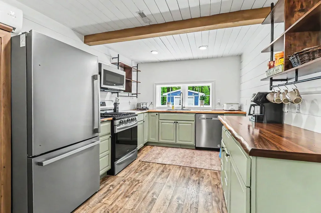 14790 Woods Trail Springdale Township MI 49683