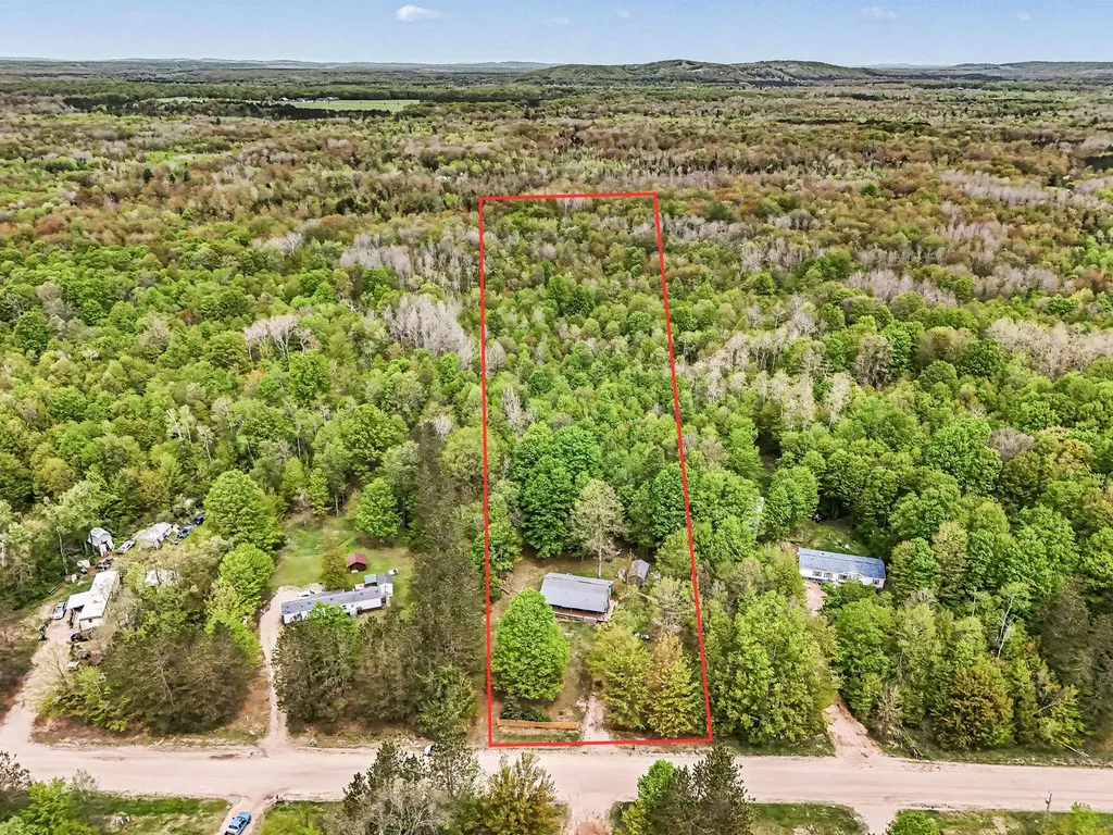 14790 Woods Trail Springdale Township MI 49683
