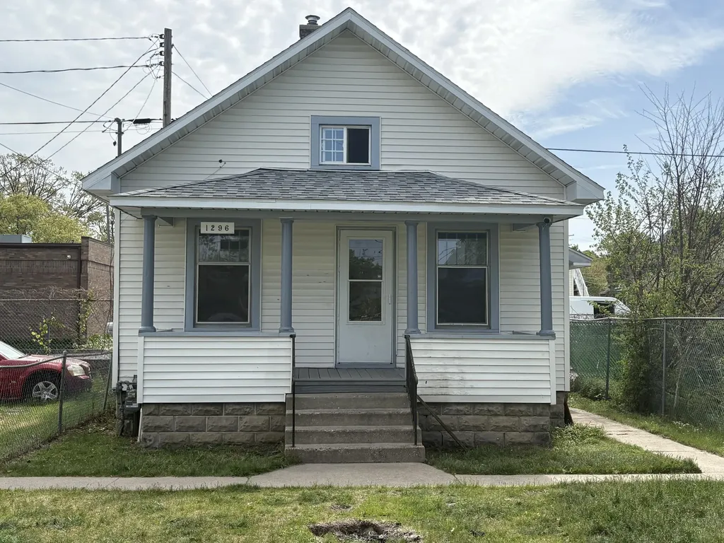 1296 Sanford Street Muskegon City MI 49441