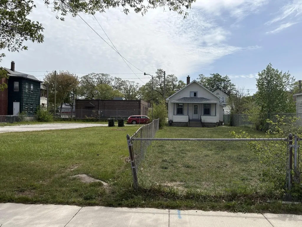 1296 Sanford Street Muskegon City MI 49441