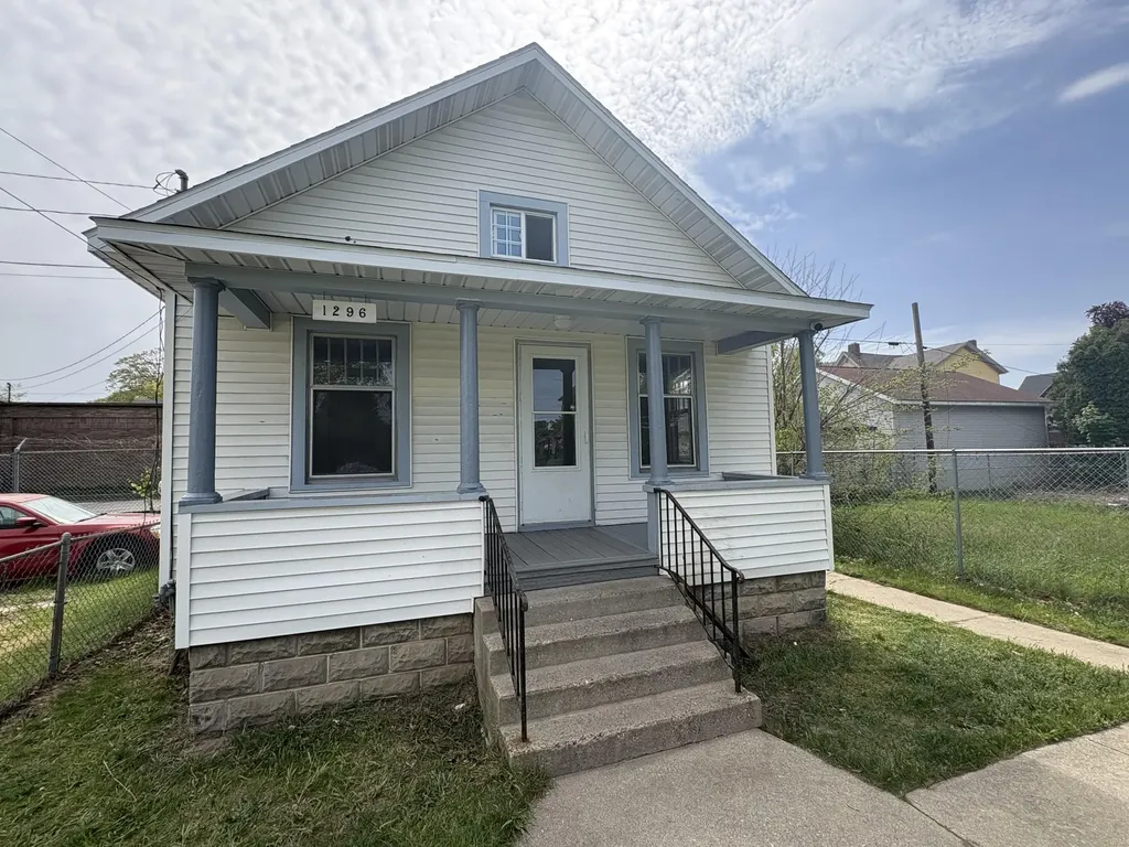 1296 Sanford Street Muskegon City MI 49441