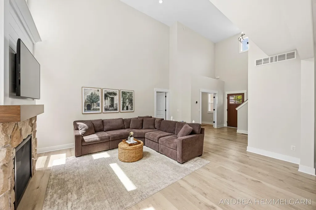 3090 Thornbury Drive Park Township MI 49424