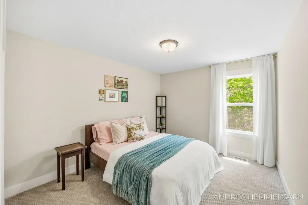 3090 Thornbury Drive Park Township MI 49424