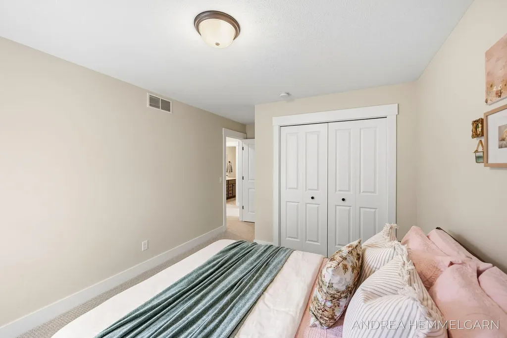 3090 Thornbury Drive Park Township MI 49424