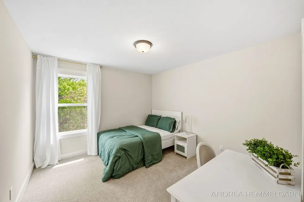 3090 Thornbury Drive Park Township MI 49424