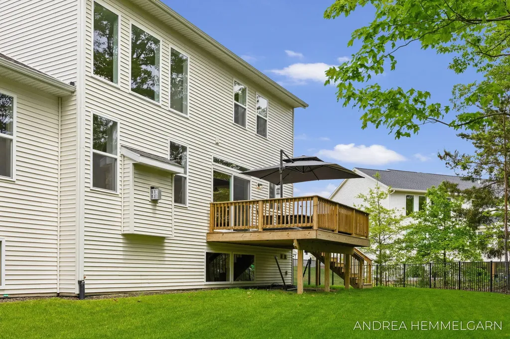 3090 Thornbury Drive Park Township MI 49424