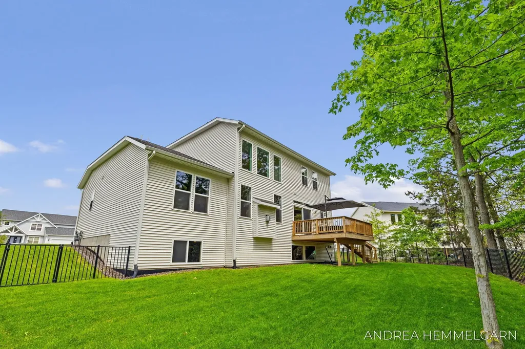 3090 Thornbury Drive Park Township MI 49424
