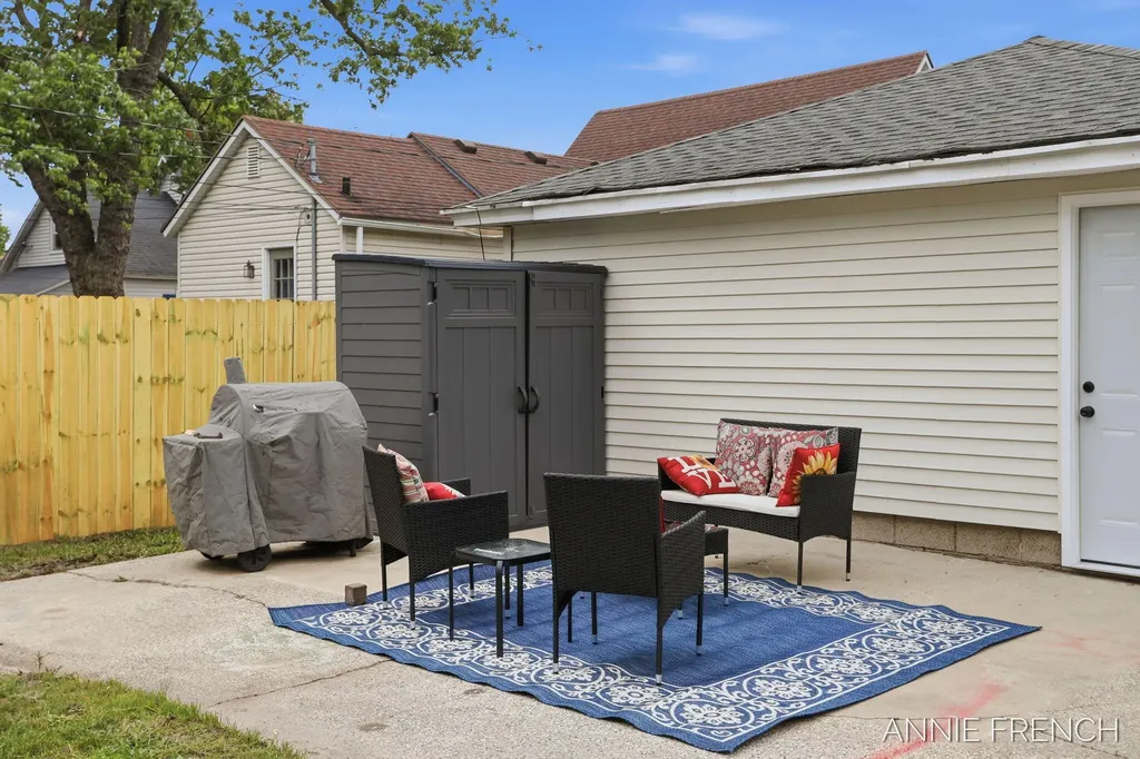 510 Van Raalte Avenue Holland City MI 49423