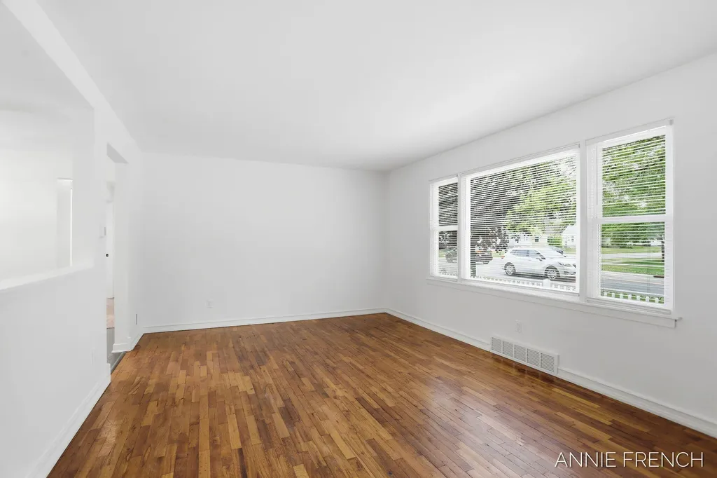 510 Van Raalte Avenue Holland City MI 49423