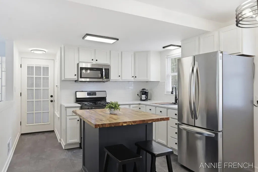 510 Van Raalte Avenue Holland City MI 49423