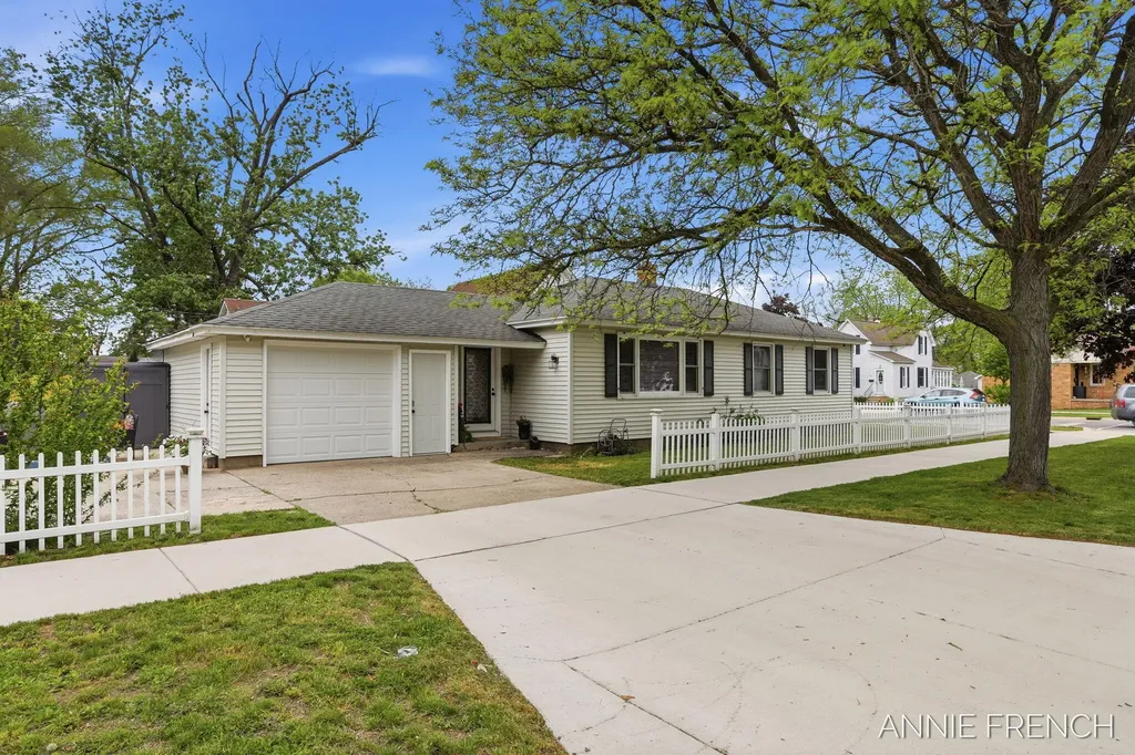 510 Van Raalte Avenue Holland City MI 49423