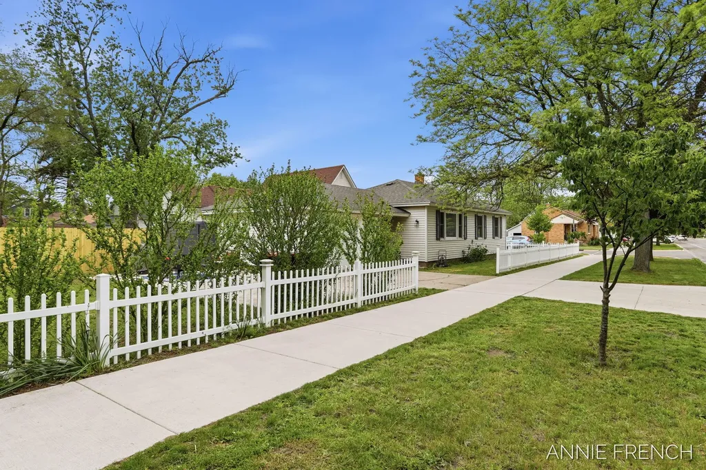 510 Van Raalte Avenue Holland City MI 49423