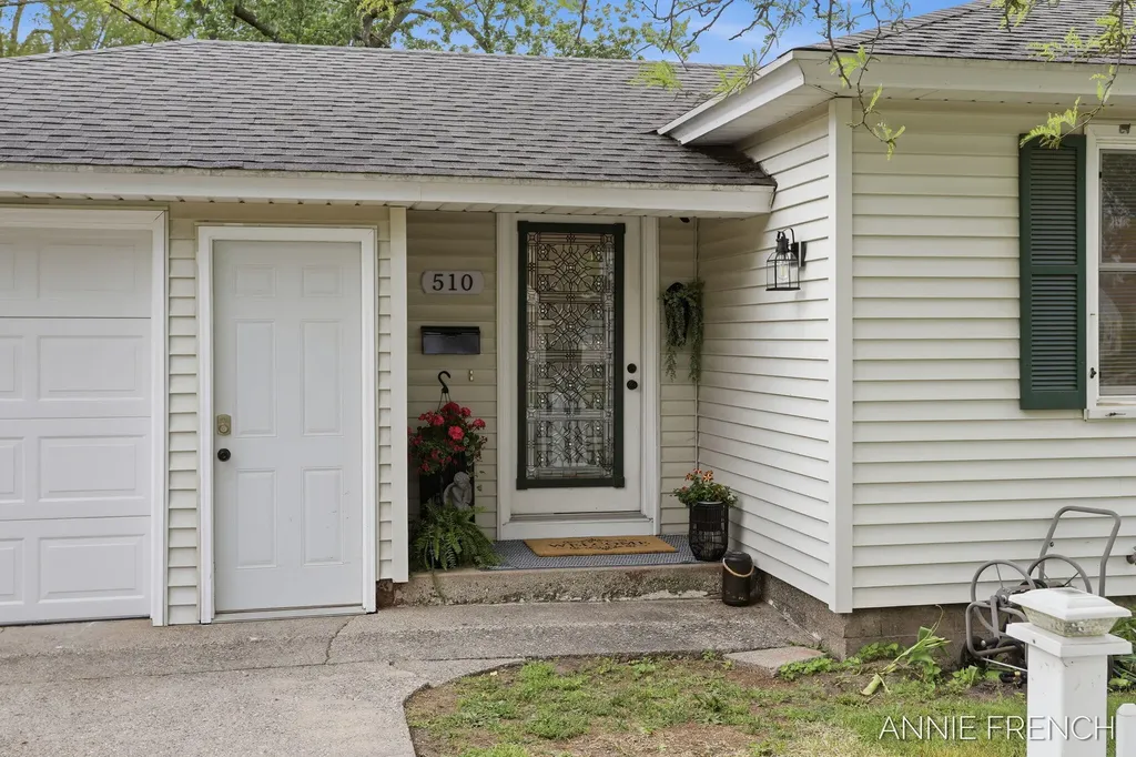 510 Van Raalte Avenue Holland City MI 49423