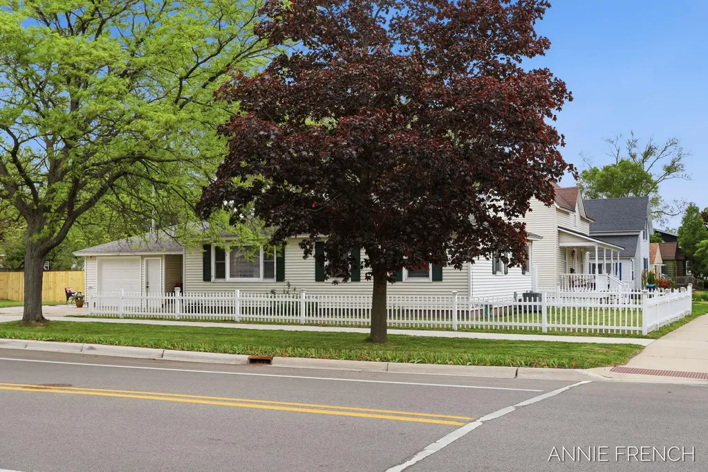 510 Van Raalte Avenue Holland City MI 49423