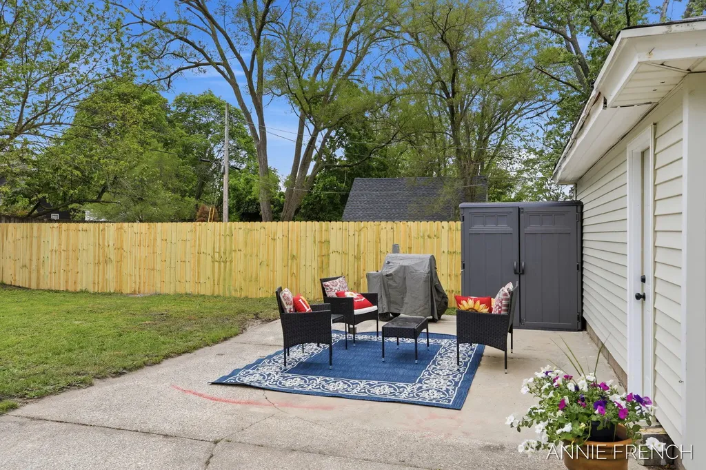 510 Van Raalte Avenue Holland City MI 49423