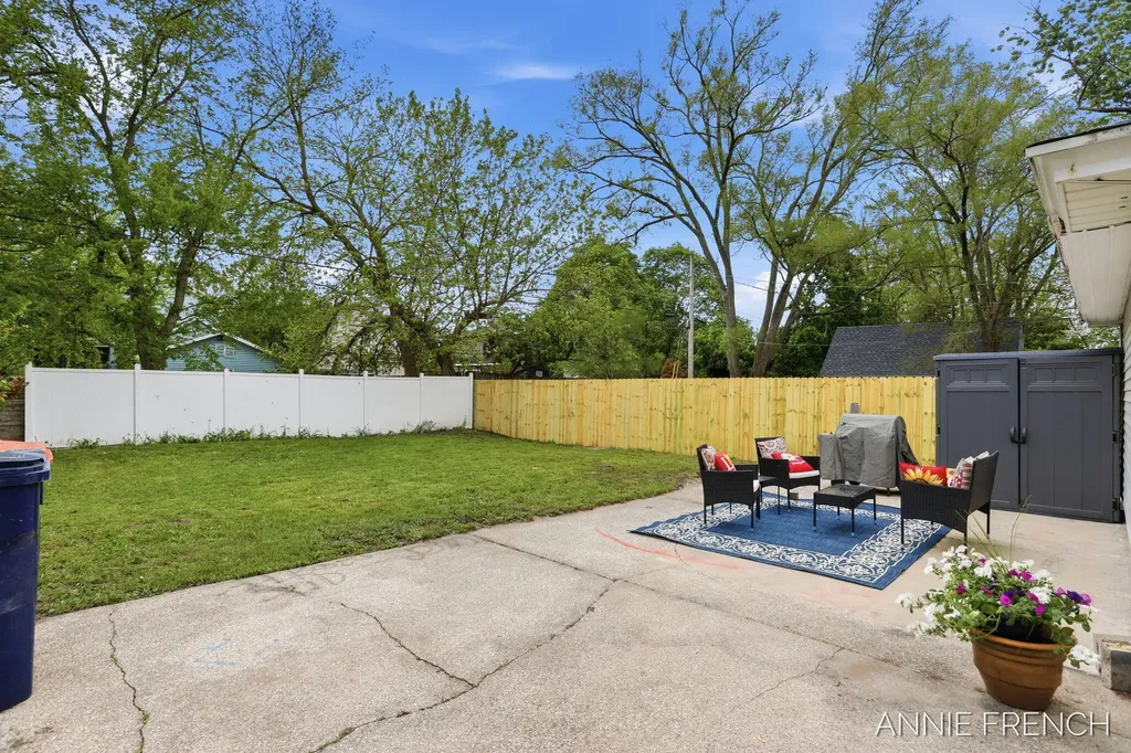 510 Van Raalte Avenue Holland City MI 49423