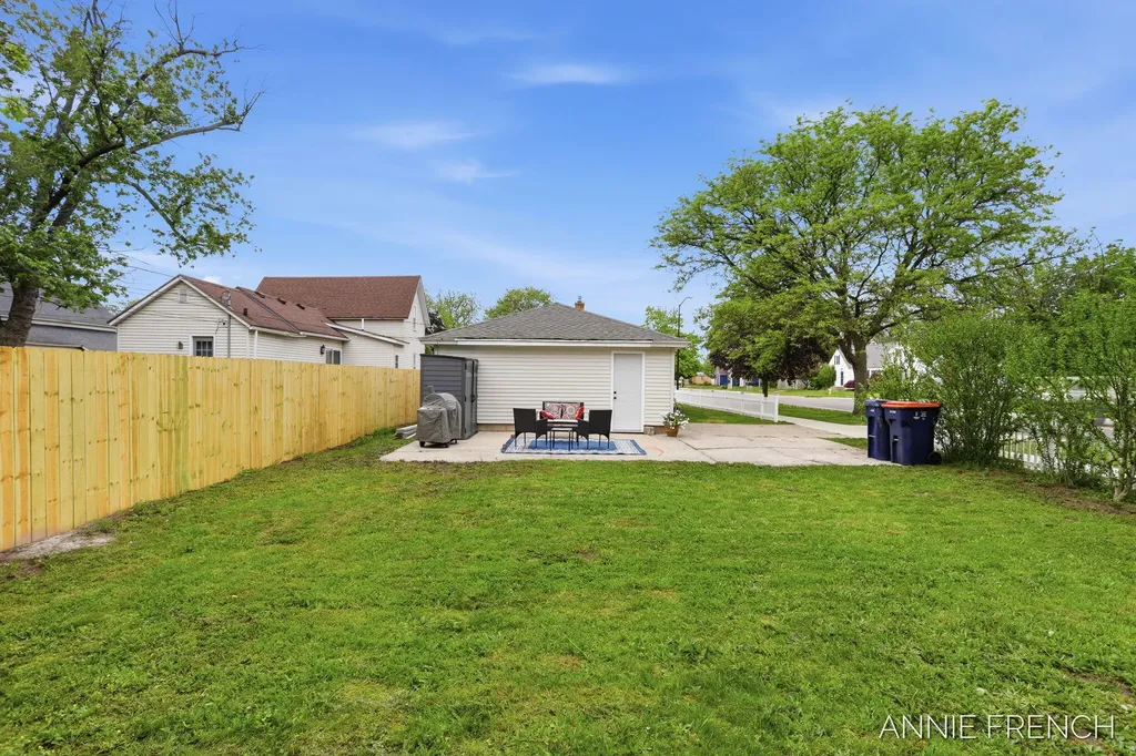 510 Van Raalte Avenue Holland City MI 49423