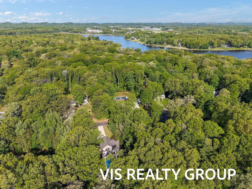 14260 Virginia Way Grand Haven Charter Township MI 49417