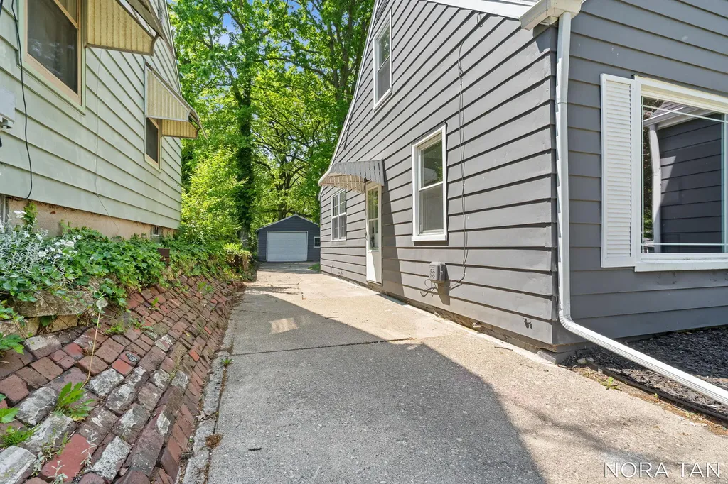 1436 Linwood Street SE Grand Rapids City MI 49507