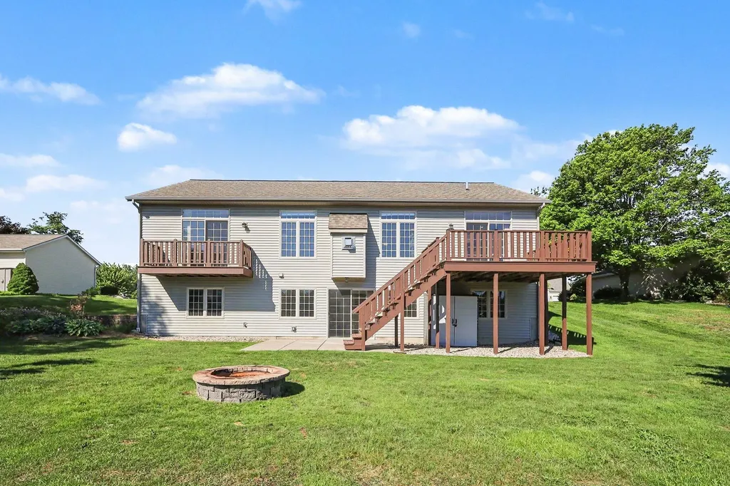 6758 Windflower Way Norton Shores City MI 49444