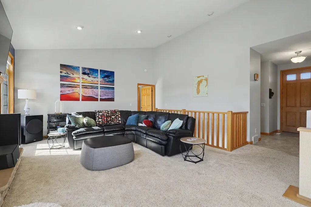 6758 Windflower Way Norton Shores City MI 49444