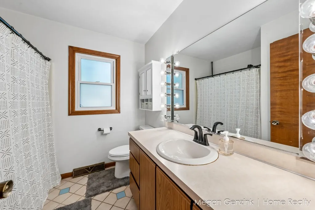 195 Surry Oak Drive Holland Charter Township MI 49424