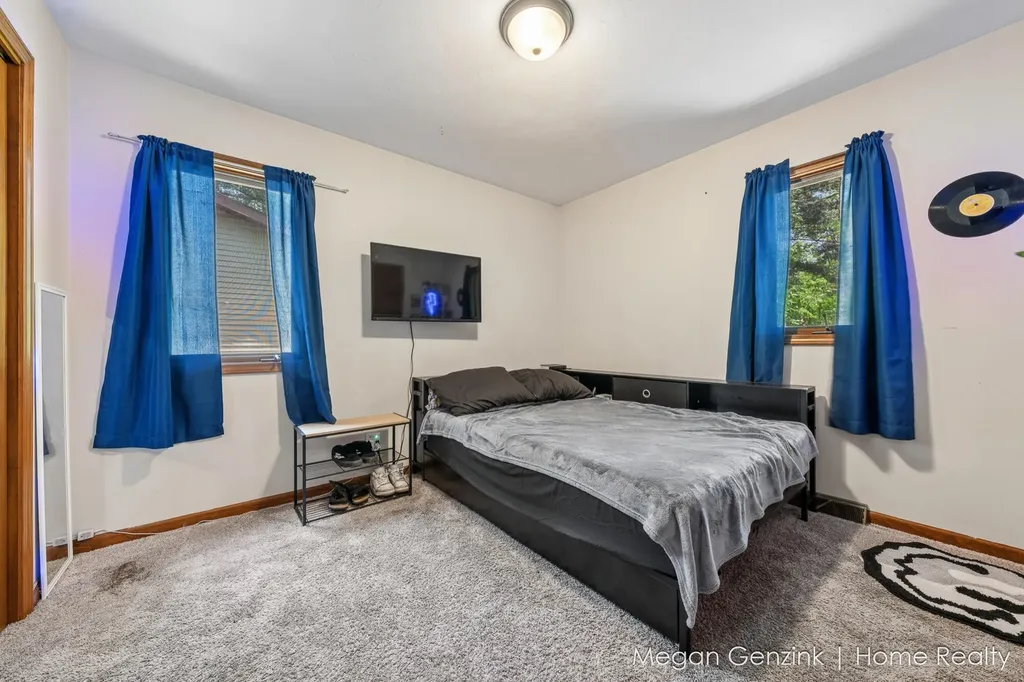 195 Surry Oak Drive Holland Charter Township MI 49424