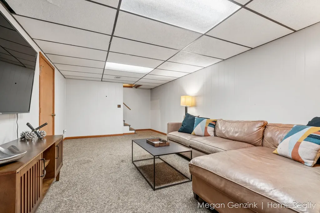 195 Surry Oak Drive Holland Charter Township MI 49424