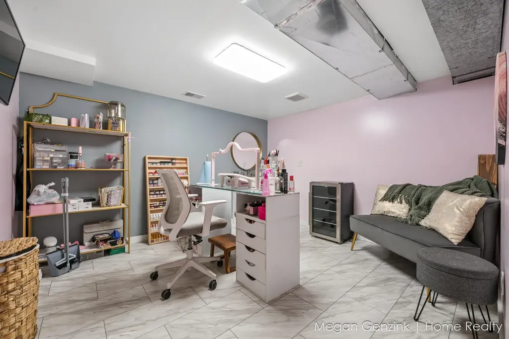 195 Surry Oak Drive Holland Charter Township MI 49424