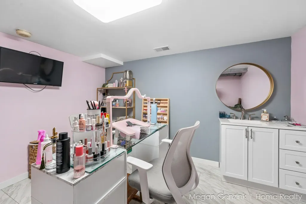 195 Surry Oak Drive Holland Charter Township MI 49424