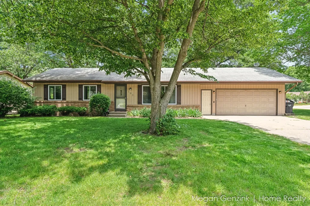 195 Surry Oak Drive Holland Charter Township MI 49424