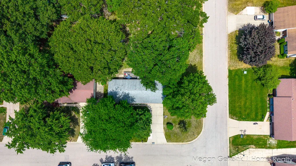 195 Surry Oak Drive Holland Charter Township MI 49424