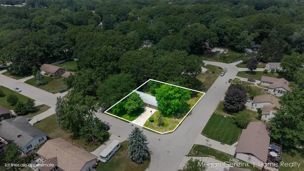 195 Surry Oak Drive Holland Charter Township MI 49424