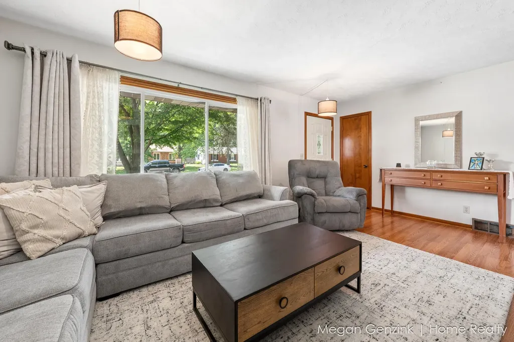195 Surry Oak Drive Holland Charter Township MI 49424