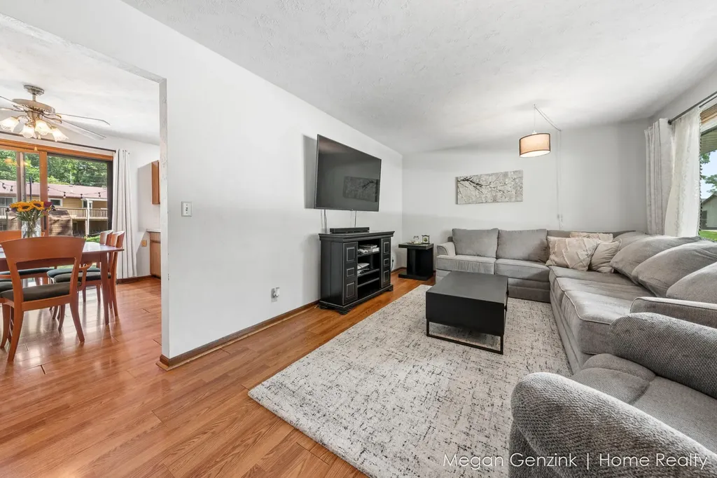 195 Surry Oak Drive Holland Charter Township MI 49424