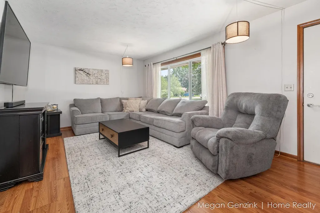 195 Surry Oak Drive Holland Charter Township MI 49424