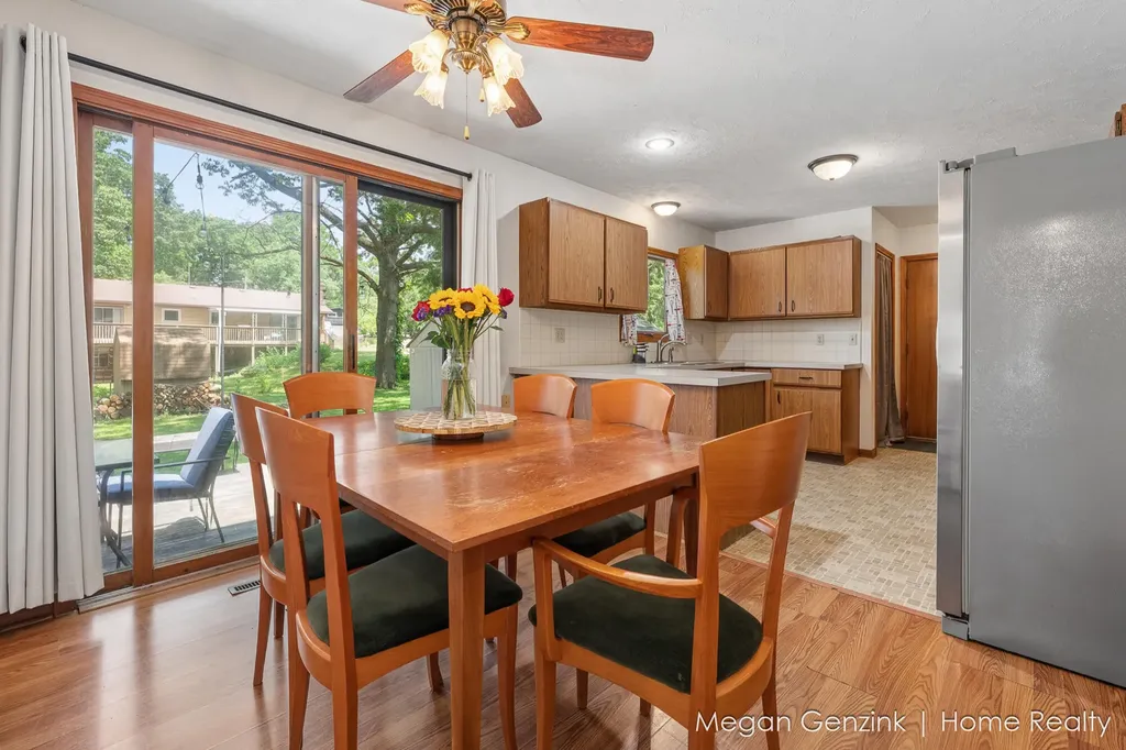 195 Surry Oak Drive Holland Charter Township MI 49424