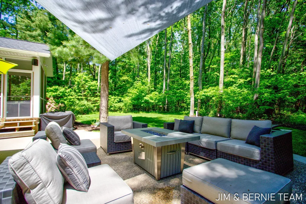 6225 Lighthouse Court Saugatuck Township MI 49453