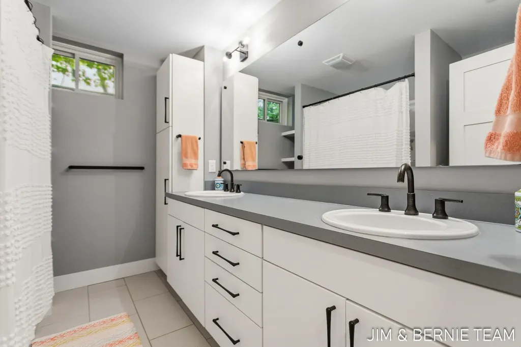 6225 Lighthouse Court Saugatuck Township MI 49453
