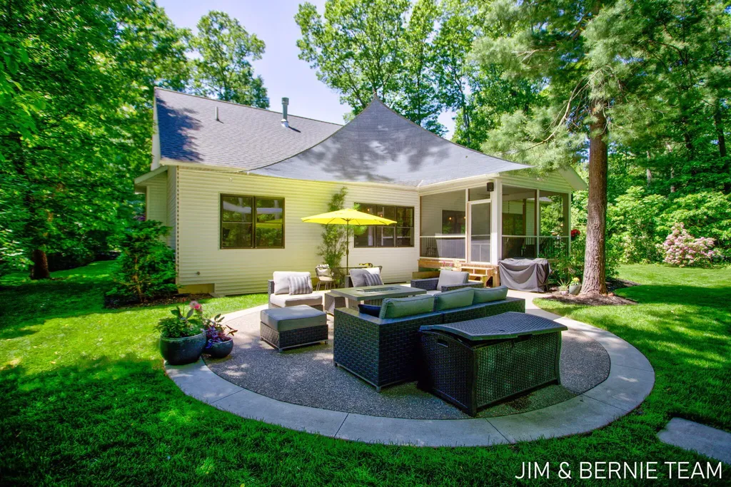 6225 Lighthouse Court Saugatuck Township MI 49453