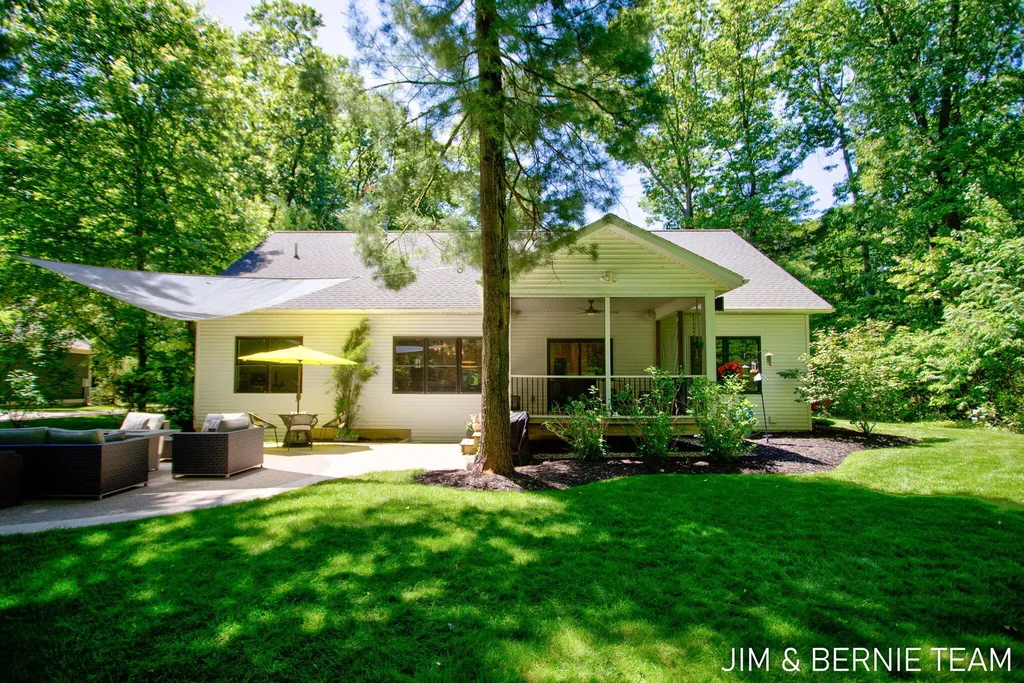 6225 Lighthouse Court Saugatuck Township MI 49453