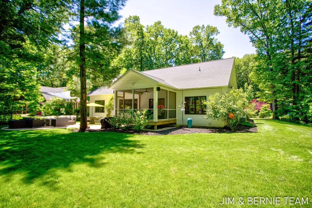 6225 Lighthouse Court Saugatuck Township MI 49453
