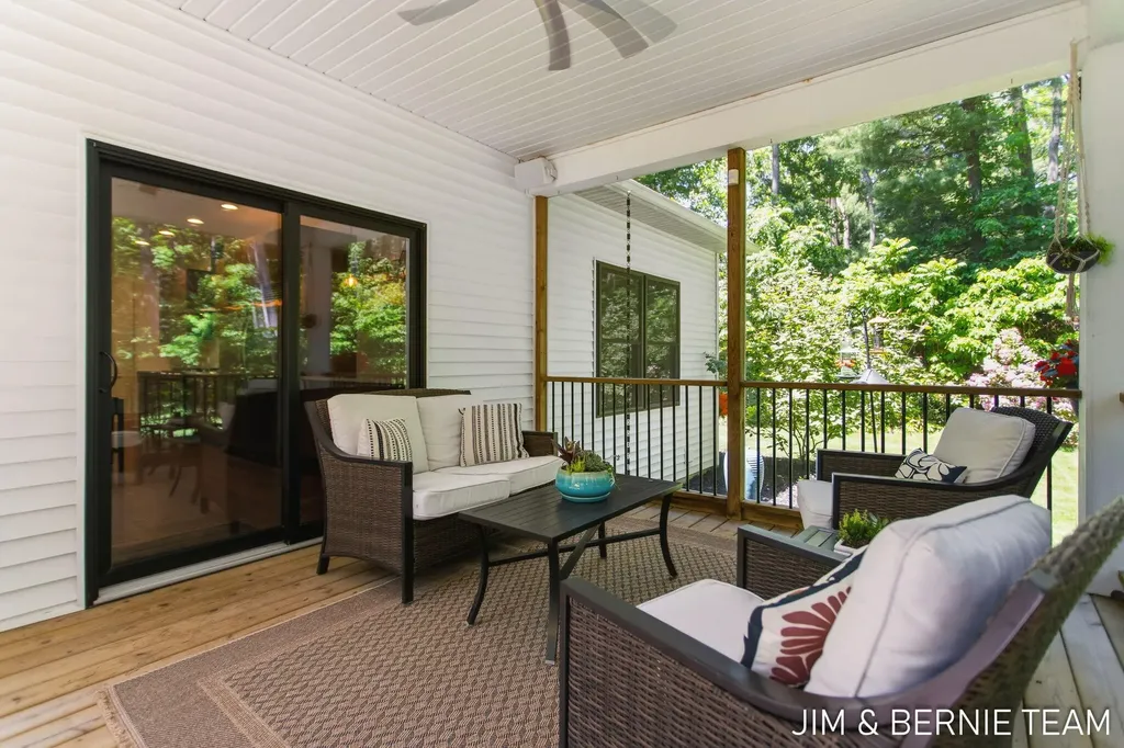 6225 Lighthouse Court Saugatuck Township MI 49453