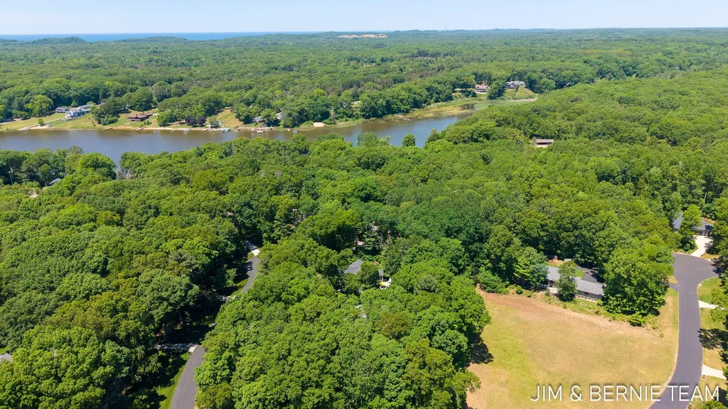 6225 Lighthouse Court Saugatuck Township MI 49453