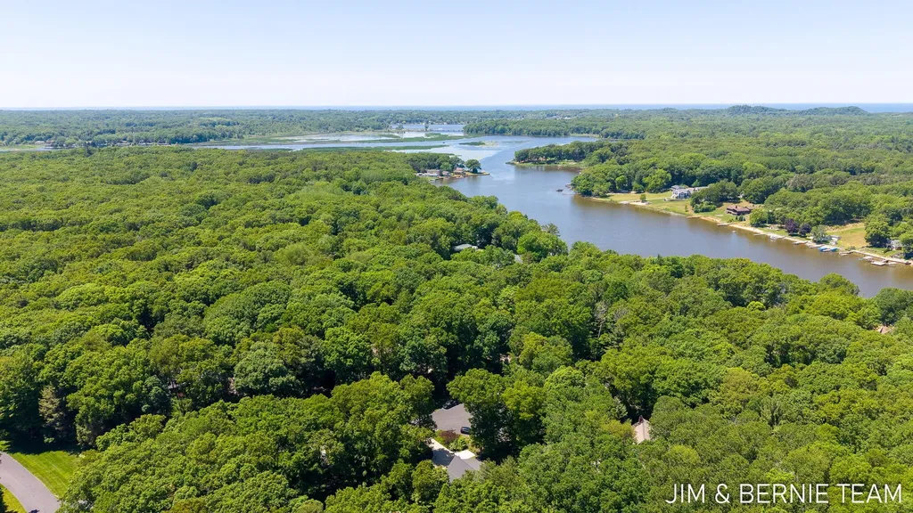 6225 Lighthouse Court Saugatuck Township MI 49453