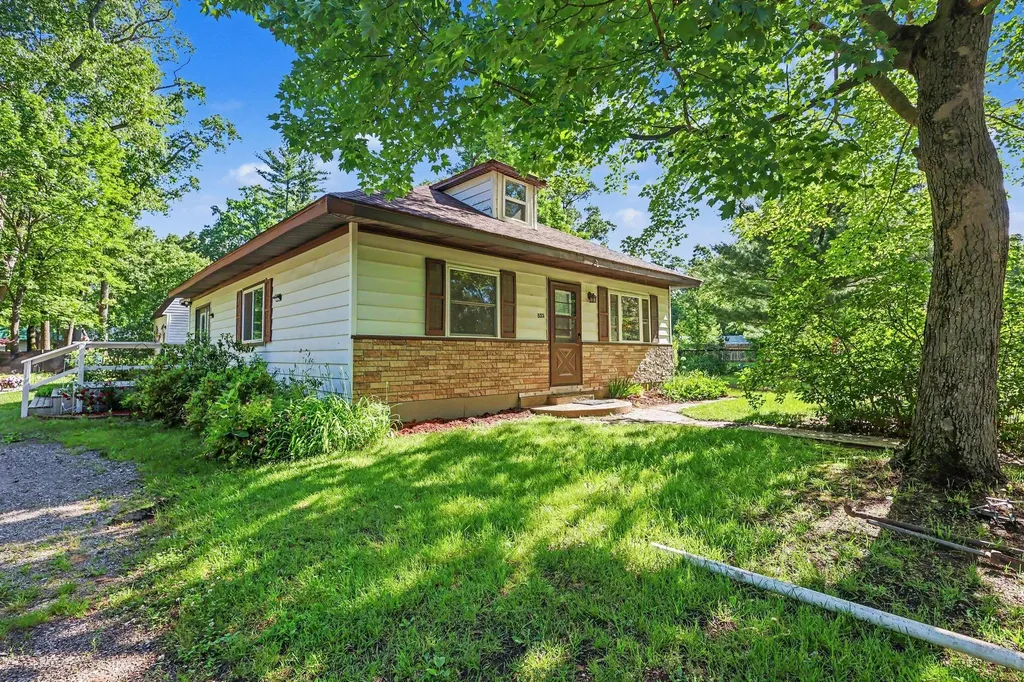 522 W Englewood Avenue Lakewood Club Village MI 49457