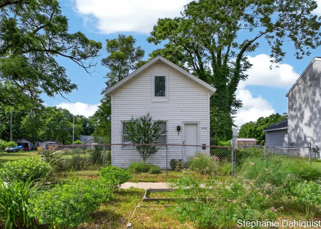 326 Mason Avenue Muskegon City MI 49441