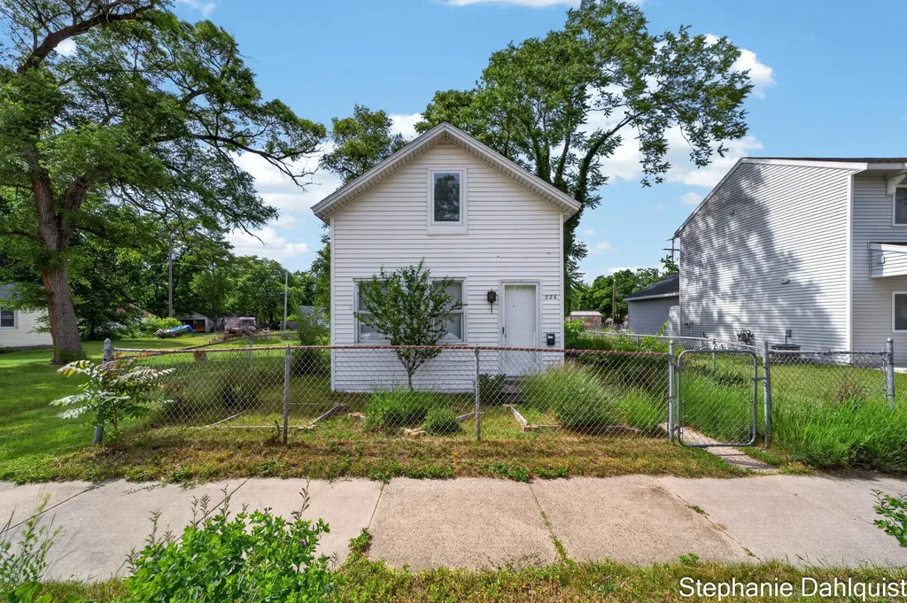 326 Mason Avenue Muskegon City MI 49441